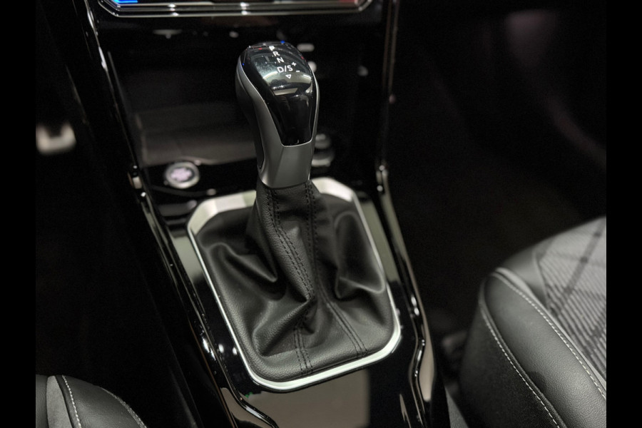 Volkswagen T-Roc 1.5 TSI DSG | 3x R-Line | Pano | Black Style | IQ.Light | Carplay | Camera | Winter Pakket | ACC | Virtual