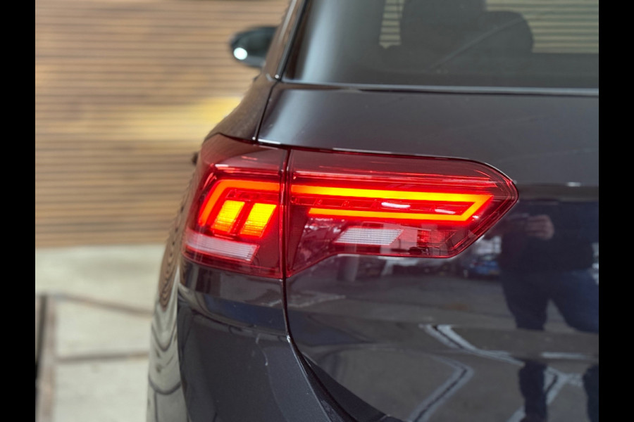 Volkswagen T-Roc 1.5 TSI DSG | 3x R-Line | Pano | Black Style | IQ.Light | Carplay | Camera | Winter Pakket | ACC | Virtual