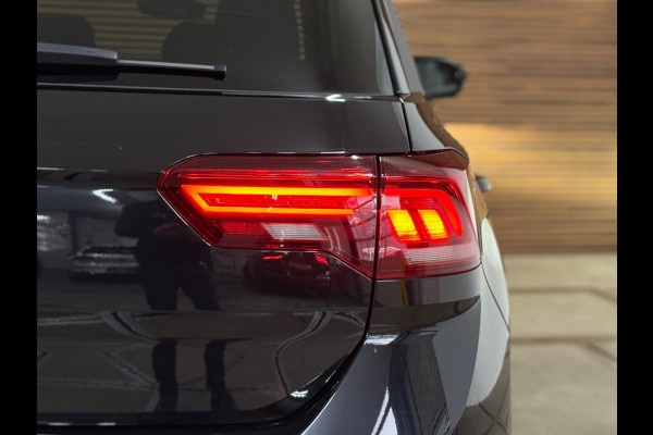 Volkswagen T-Roc 1.5 TSI DSG | 3x R-Line | Pano | Black Style | IQ.Light | Carplay | Camera | Winter Pakket | ACC | Virtual
