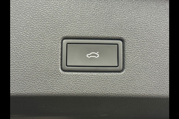 Volkswagen T-Roc 1.5 TSI DSG | 3x R-Line | Pano | Black Style | IQ.Light | Carplay | Camera | Winter Pakket | ACC | Virtual