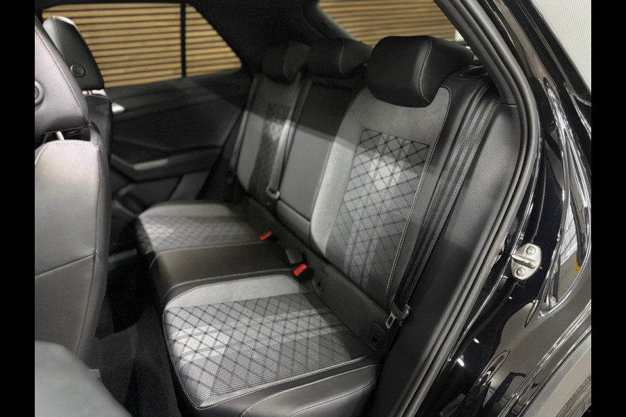 Volkswagen T-Roc 1.5 TSI DSG | 3x R-Line | Pano | Black Style | IQ.Light | Carplay | Camera | Winter Pakket | ACC | Virtual