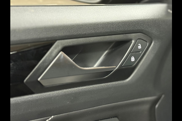 Volkswagen T-Roc 1.5 TSI DSG | 3x R-Line | Pano | Black Style | IQ.Light | Carplay | Camera | Winter Pakket | ACC | Virtual