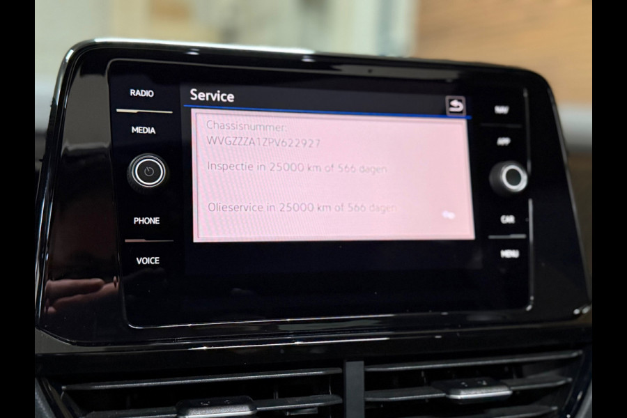 Volkswagen T-Roc 1.5 TSI DSG | 3x R-Line | Pano | Black Style | IQ.Light | Carplay | Camera | Winter Pakket | ACC | Virtual