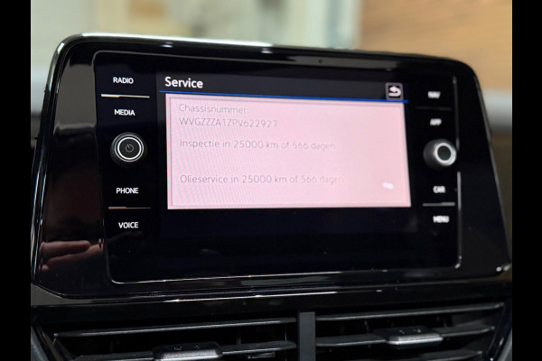 Volkswagen T-Roc 1.5 TSI DSG | 3x R-Line | Pano | Black Style | IQ.Light | Carplay | Camera | Winter Pakket | ACC | Virtual