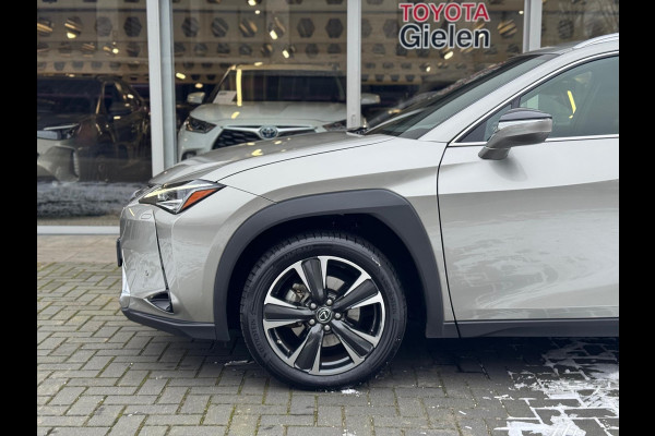 Lexus UX 250h Preference Line | Dodehoekherkenning, 18 inch, Stoel + Stuurverwarming, Parkeersensoren, Apple CarPlay/Android Auto