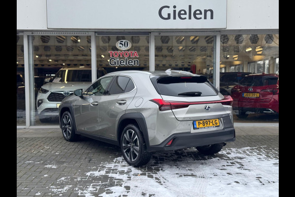Lexus UX 250h Preference Line | Dodehoekherkenning, 18 inch, Stoel + Stuurverwarming, Parkeersensoren, Apple CarPlay/Android Auto