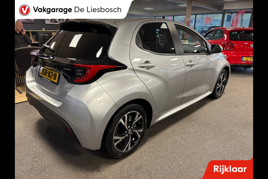 Toyota Yaris 1.5 Hybrid 115 First Edition / stoel en stuur verwarming/ camera / carplay /