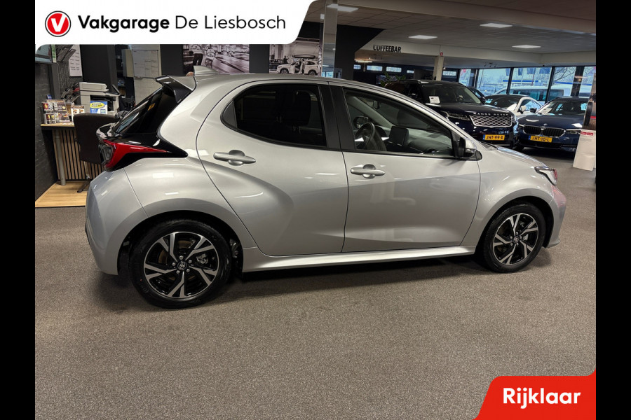 Toyota Yaris 1.5 Hybrid 115 First Edition / stoel en stuur verwarming/ camera / carplay /