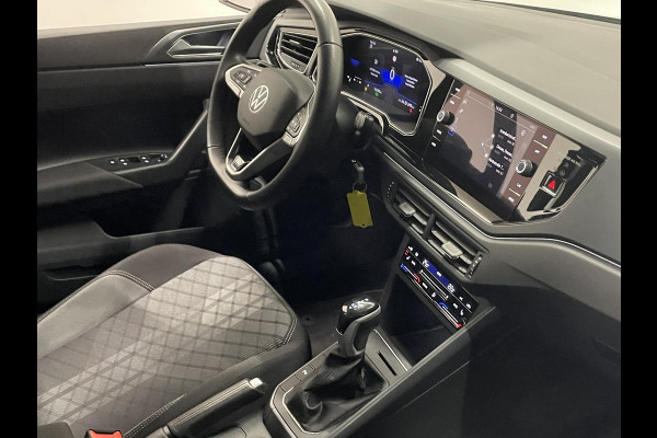 Volkswagen Polo 1.0 TSI R-Line DSG Navigatie Apple Carplay/Android Auto Camera Parkeersensoren Adaptive Cruise Control Matrix-LED-koplamp Lichtmetalen velgen Climate Control Getinte ramen