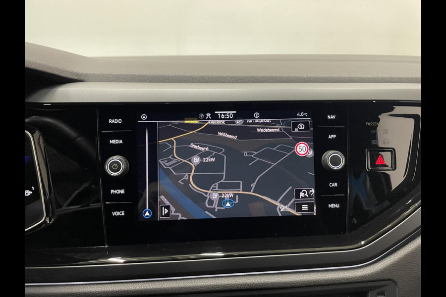 Volkswagen Polo 1.0 TSI R-Line DSG Navigatie Apple Carplay/Android Auto Camera Parkeersensoren Adaptive Cruise Control Matrix-LED-koplamp Lichtmetalen velgen Climate Control Getinte ramen
