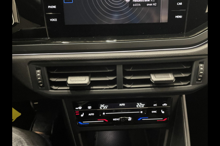 Volkswagen Polo 1.0 TSI R-Line DSG Navigatie Apple Carplay/Android Auto Camera Parkeersensoren Adaptive Cruise Control Matrix-LED-koplamp Lichtmetalen velgen Climate Control Getinte ramen