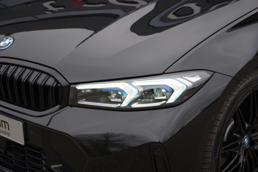 BMW 3 Serie Touring 330e xDrive 293 PK High Executive M-Sport PHEV, Kuipstoelen, Panoramadak, Memory, Head-up