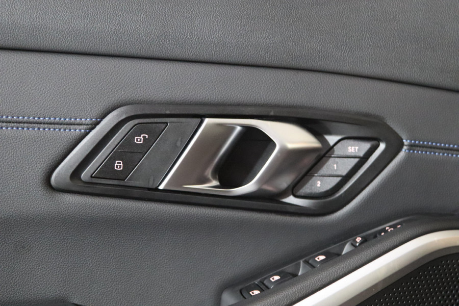 BMW 3 Serie Touring 330e xDrive 293 PK High Executive M-Sport PHEV, Kuipstoelen, Panoramadak, Memory, Head-up