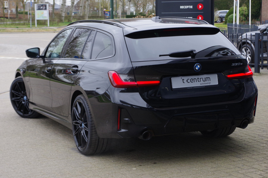 BMW 3 Serie Touring 330e xDrive 293 PK High Executive M-Sport PHEV, Kuipstoelen, Panoramadak, Memory, Head-up