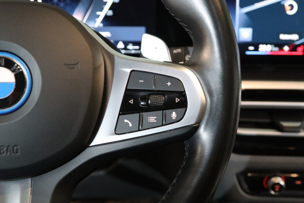 BMW 3 Serie Touring 330e xDrive 293 PK High Executive M-Sport PHEV, Kuipstoelen, Panoramadak, Memory, Head-up