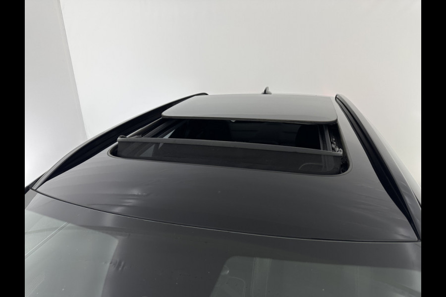 Volvo XC40 Recharge P8 AWD R-Design [ 3-Fase ] {SOH-90%} (INCL.BTW) Aut. *PANO | LEATHER-ALCANTARA | ADAPTIVE-CRUISE | DIGI-COCKPIT | FULL-LED | HARMAN/KARDON | TOP-VIEW | NAVI-FULLMAP | ECC | PDC | KEYLESS | HEATED-SPORTSEATS | TOWBAR | 20''ALU*