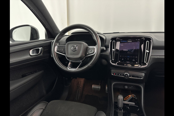 Volvo XC40 Recharge P8 AWD R-Design [ 3-Fase ] {SOH-90%} (INCL.BTW) Aut. *PANO | LEATHER-ALCANTARA | ADAPTIVE-CRUISE | DIGI-COCKPIT | FULL-LED | HARMAN/KARDON | TOP-VIEW | NAVI-FULLMAP | ECC | PDC | KEYLESS | HEATED-SPORTSEATS | TOWBAR | 20''ALU*