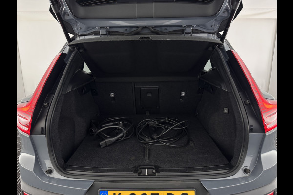Volvo XC40 Recharge P8 AWD R-Design [ 3-Fase ] {SOH-90%} (INCL.BTW) Aut. *PANO | LEATHER-ALCANTARA | ADAPTIVE-CRUISE | DIGI-COCKPIT | FULL-LED | HARMAN/KARDON | TOP-VIEW | NAVI-FULLMAP | ECC | PDC | KEYLESS | HEATED-SPORTSEATS | TOWBAR | 20''ALU*