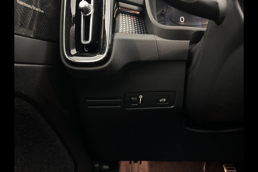 Volvo XC40 Recharge P8 AWD R-Design [ 3-Fase ] {SOH-90%} (INCL.BTW) Aut. *PANO | LEATHER-ALCANTARA | ADAPTIVE-CRUISE | DIGI-COCKPIT | FULL-LED | HARMAN/KARDON | TOP-VIEW | NAVI-FULLMAP | ECC | PDC | KEYLESS | HEATED-SPORTSEATS | TOWBAR | 20''ALU*