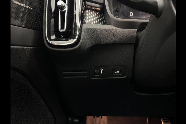 Volvo XC40 Recharge P8 AWD R-Design [ 3-Fase ] {SOH-90%} (INCL.BTW) Aut. *PANO | LEATHER-ALCANTARA | ADAPTIVE-CRUISE | DIGI-COCKPIT | FULL-LED | HARMAN/KARDON | TOP-VIEW | NAVI-FULLMAP | ECC | PDC | KEYLESS | HEATED-SPORTSEATS | TOWBAR | 20''ALU*
