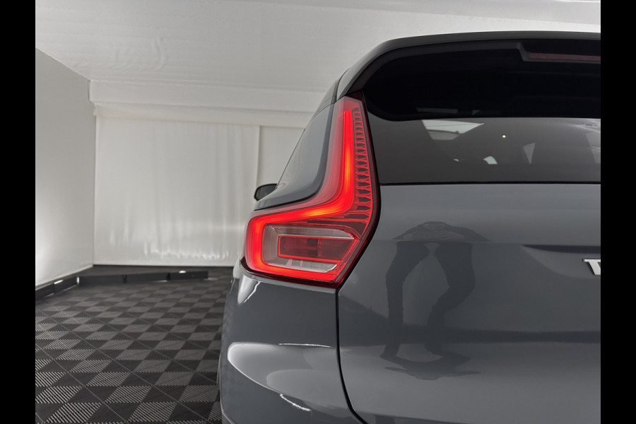 Volvo XC40 Recharge P8 AWD R-Design [ 3-Fase ] {SOH-90%} (INCL.BTW) Aut. *PANO | LEATHER-ALCANTARA | ADAPTIVE-CRUISE | DIGI-COCKPIT | FULL-LED | HARMAN/KARDON | TOP-VIEW | NAVI-FULLMAP | ECC | PDC | KEYLESS | HEATED-SPORTSEATS | TOWBAR | 20''ALU*
