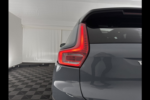 Volvo XC40 Recharge P8 AWD R-Design [ 3-Fase ] {SOH-90%} (INCL.BTW) Aut. *PANO | LEATHER-ALCANTARA | ADAPTIVE-CRUISE | DIGI-COCKPIT | FULL-LED | HARMAN/KARDON | TOP-VIEW | NAVI-FULLMAP | ECC | PDC | KEYLESS | HEATED-SPORTSEATS | TOWBAR | 20''ALU*