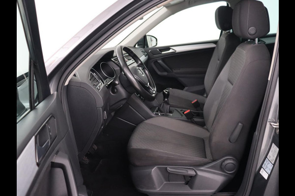 Volkswagen Tiguan 1.4 TSI Comfortline Business | Trekhaak | Camera | Full LED | Adaptive cruise | Park Assist | Carplay | Navigatie | Climate control | Bluetooth