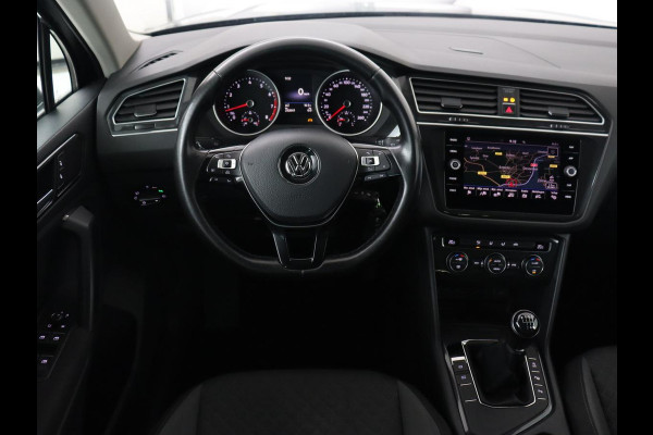 Volkswagen Tiguan 1.4 TSI Comfortline Business | Trekhaak | Camera | Full LED | Adaptive cruise | Park Assist | Carplay | Navigatie | Climate control | Bluetooth