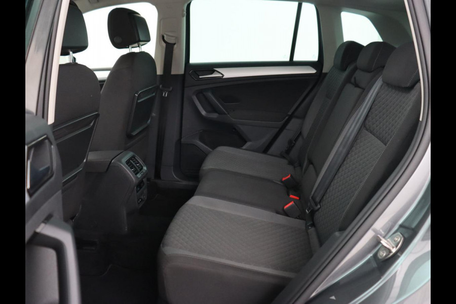 Volkswagen Tiguan 1.4 TSI Comfortline Business | Trekhaak | Camera | Full LED | Adaptive cruise | Park Assist | Carplay | Navigatie | Climate control | Bluetooth