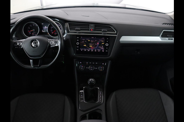 Volkswagen Tiguan 1.4 TSI Comfortline Business | Trekhaak | Camera | Full LED | Adaptive cruise | Park Assist | Carplay | Navigatie | Climate control | Bluetooth