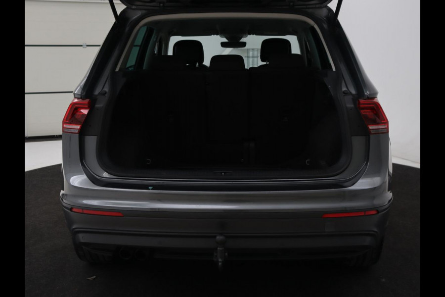 Volkswagen Tiguan 1.4 TSI Comfortline Business | Trekhaak | Camera | Full LED | Adaptive cruise | Park Assist | Carplay | Navigatie | Climate control | Bluetooth