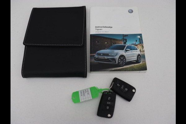 Volkswagen Tiguan 1.4 TSI Comfortline Business | Trekhaak | Camera | Full LED | Adaptive cruise | Park Assist | Carplay | Navigatie | Climate control | Bluetooth