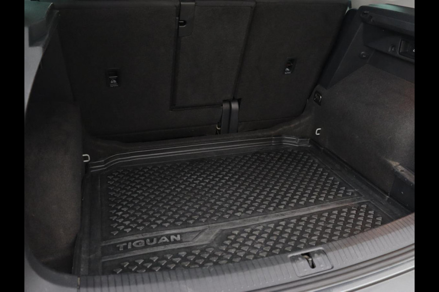 Volkswagen Tiguan 1.4 TSI Comfortline Business | Trekhaak | Camera | Full LED | Adaptive cruise | Park Assist | Carplay | Navigatie | Climate control | Bluetooth