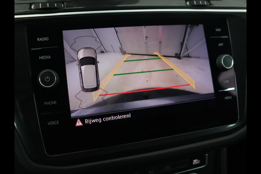 Volkswagen Tiguan 1.4 TSI Comfortline Business | Trekhaak | Camera | Full LED | Adaptive cruise | Park Assist | Carplay | Navigatie | Climate control | Bluetooth