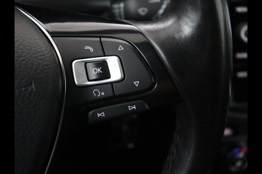 Volkswagen Tiguan 1.4 TSI Comfortline Business | Trekhaak | Camera | Full LED | Adaptive cruise | Park Assist | Carplay | Navigatie | Climate control | Bluetooth