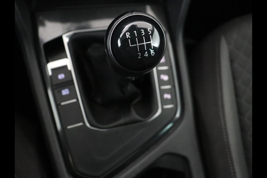 Volkswagen Tiguan 1.4 TSI Comfortline Business | Trekhaak | Camera | Full LED | Adaptive cruise | Park Assist | Carplay | Navigatie | Climate control | Bluetooth