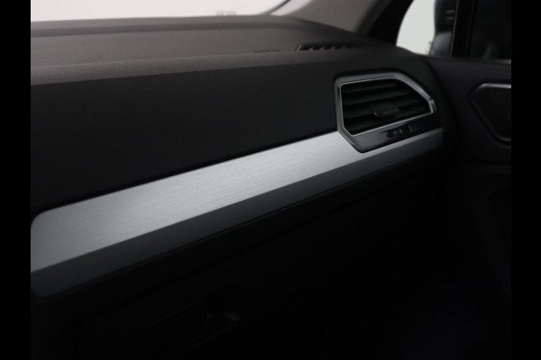 Volkswagen Tiguan 1.4 TSI Comfortline Business | Trekhaak | Camera | Full LED | Adaptive cruise | Park Assist | Carplay | Navigatie | Climate control | Bluetooth