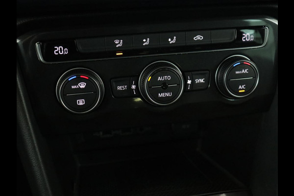 Volkswagen Tiguan 1.4 TSI Comfortline Business | Trekhaak | Camera | Full LED | Adaptive cruise | Park Assist | Carplay | Navigatie | Climate control | Bluetooth