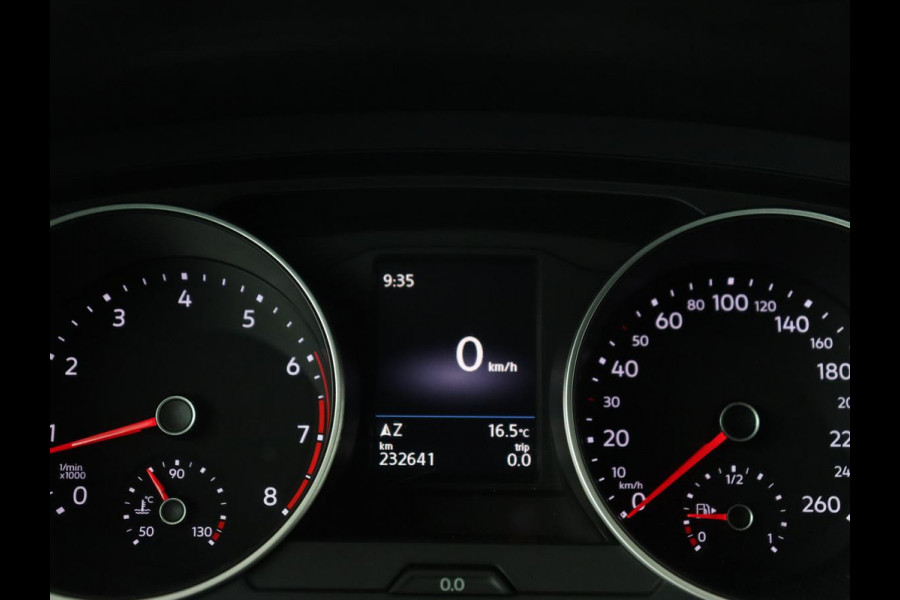 Volkswagen Tiguan 1.4 TSI Comfortline Business | Trekhaak | Camera | Full LED | Adaptive cruise | Park Assist | Carplay | Navigatie | Climate control | Bluetooth