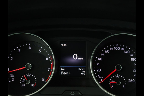 Volkswagen Tiguan 1.4 TSI Comfortline Business | Trekhaak | Camera | Full LED | Adaptive cruise | Park Assist | Carplay | Navigatie | Climate control | Bluetooth