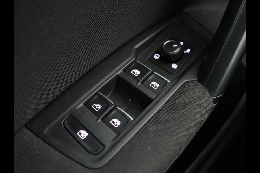 Volkswagen Tiguan 1.4 TSI Comfortline Business | Trekhaak | Camera | Full LED | Adaptive cruise | Park Assist | Carplay | Navigatie | Climate control | Bluetooth