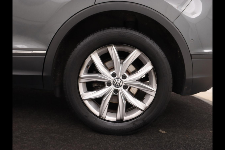 Volkswagen Tiguan 1.4 TSI Comfortline Business | Trekhaak | Camera | Full LED | Adaptive cruise | Park Assist | Carplay | Navigatie | Climate control | Bluetooth