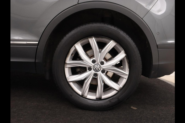 Volkswagen Tiguan 1.4 TSI Comfortline Business | Trekhaak | Camera | Full LED | Adaptive cruise | Park Assist | Carplay | Navigatie | Climate control | Bluetooth