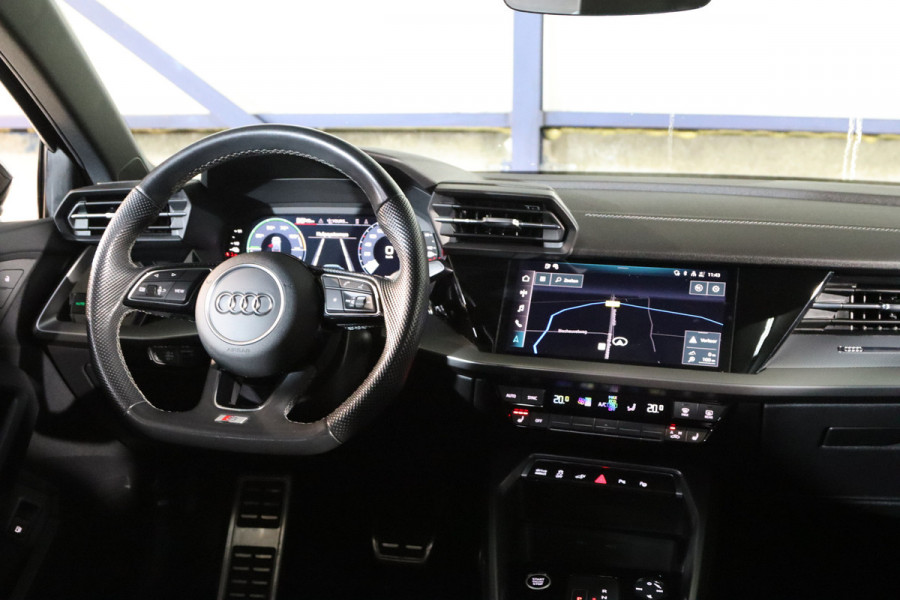 Audi A3 Sportback 45 TFSI e 245 PK S-Line Edition Competition PHEV, Panoramadak, RS-Bekleding, Camera