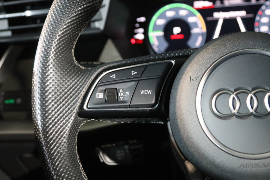 Audi A3 Sportback 45 TFSI e 245 PK S-Line Edition Competition PHEV, Panoramadak, RS-Bekleding, Camera