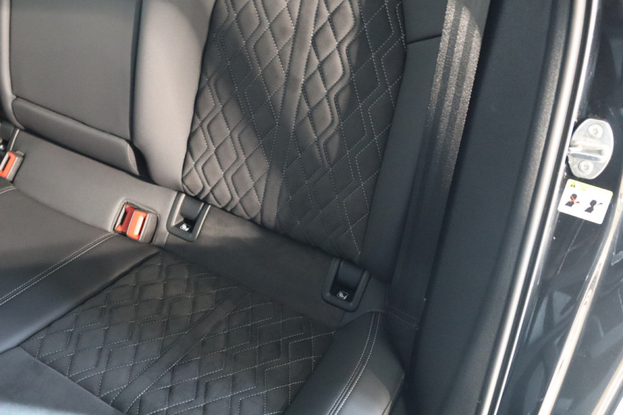 Audi A3 Sportback 45 TFSI e 245 PK S-Line Edition Competition PHEV, Panoramadak, RS-Bekleding, Camera