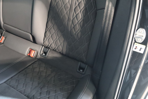 Audi A3 Sportback 45 TFSI e 245 PK S-Line Edition Competition PHEV, Panoramadak, RS-Bekleding, Camera