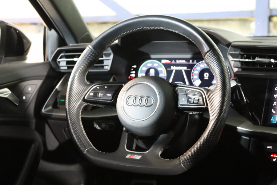 Audi A3 Sportback 45 TFSI e 245 PK S-Line Edition Competition PHEV, Panoramadak, RS-Bekleding, Camera