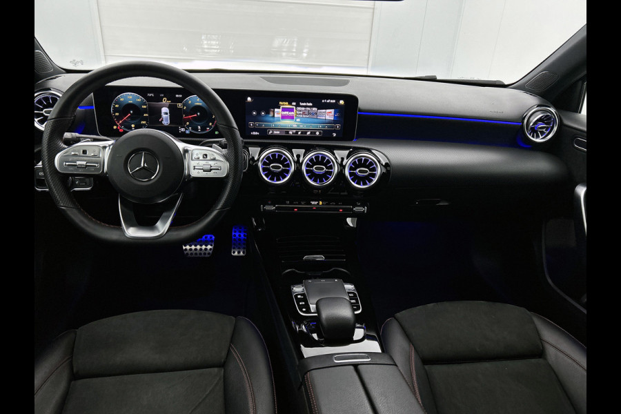 Mercedes-Benz A-Klasse 200 Business Solution AMG (PANORAMADAK, SFEERVERLICHTING, 360 CAMERA, GOED ONDERHOUDEN)