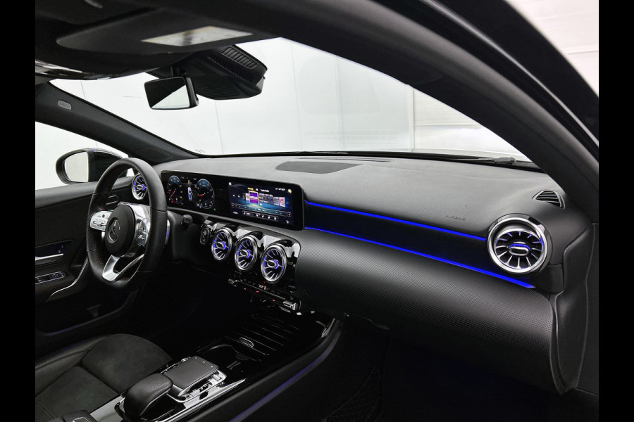Mercedes-Benz A-Klasse 200 Business Solution AMG (PANORAMADAK, SFEERVERLICHTING, 360 CAMERA, GOED ONDERHOUDEN)